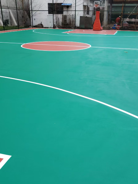 昔阳 球场长期使用易出现地面开裂
